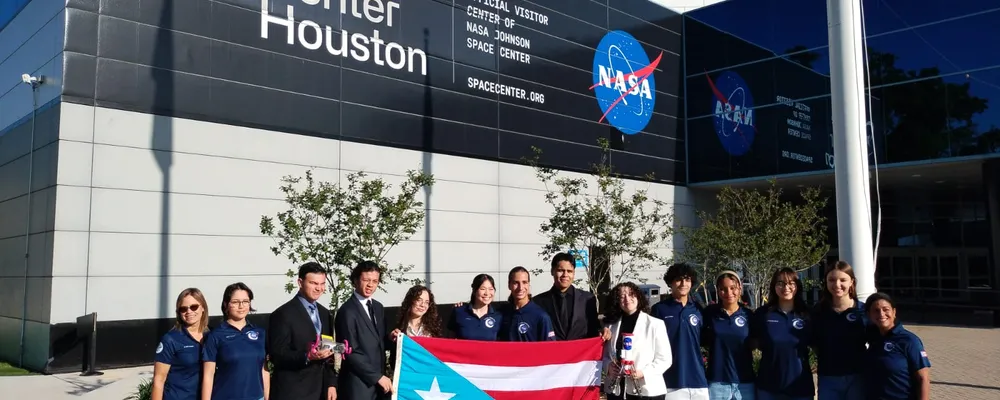 HUNCH Students Present at Final Design Review in Houston cover